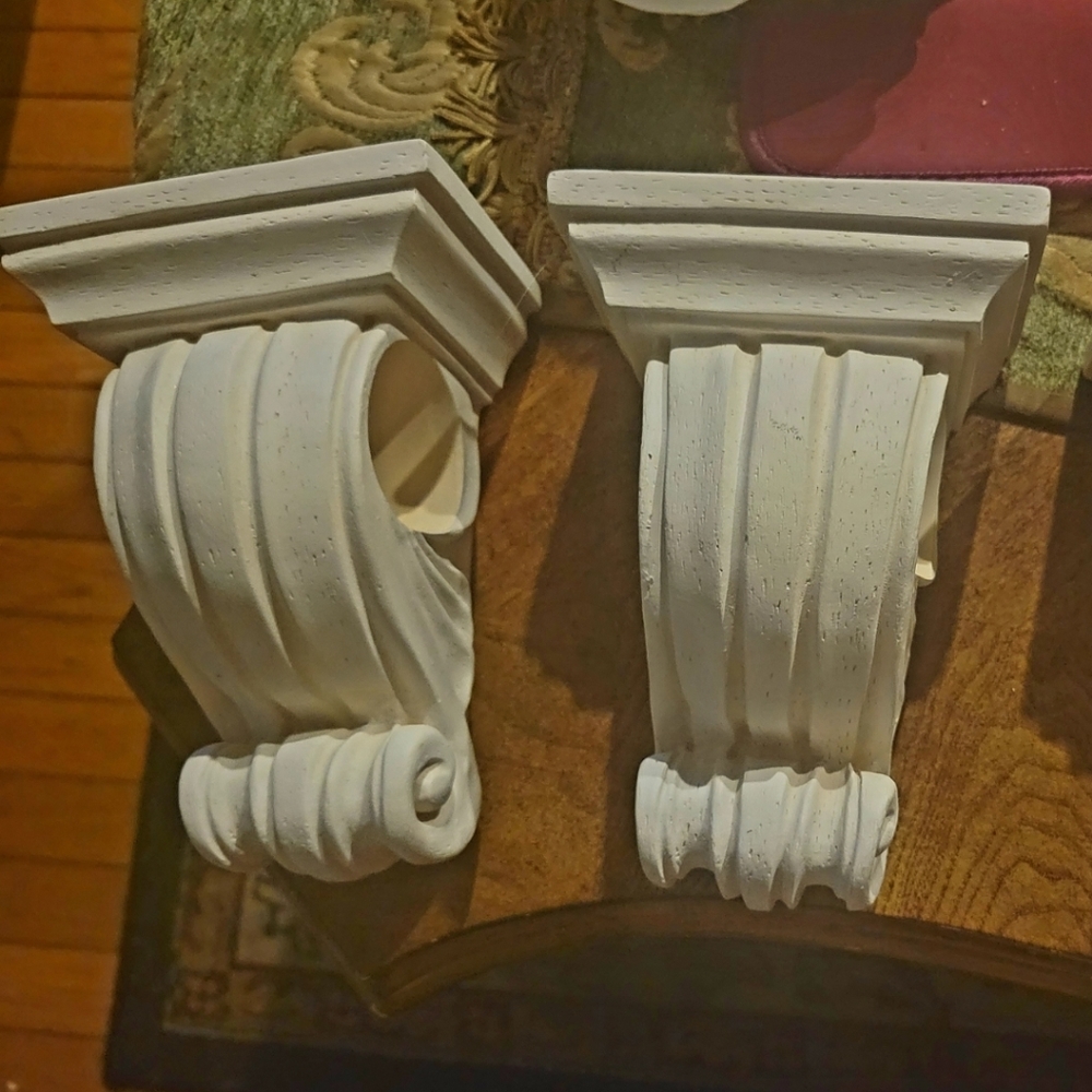 2 MATCHING WALL CORBELS